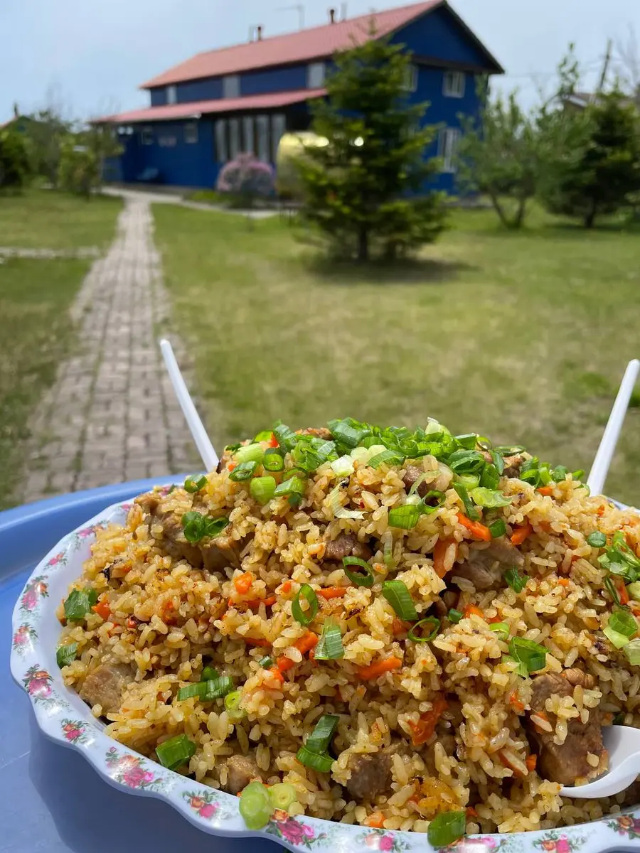 Горячее блюдо с рисом и овощами